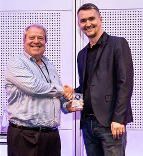 Bob Sharon receiving the 2019 Australian IoT Pioneer Award
