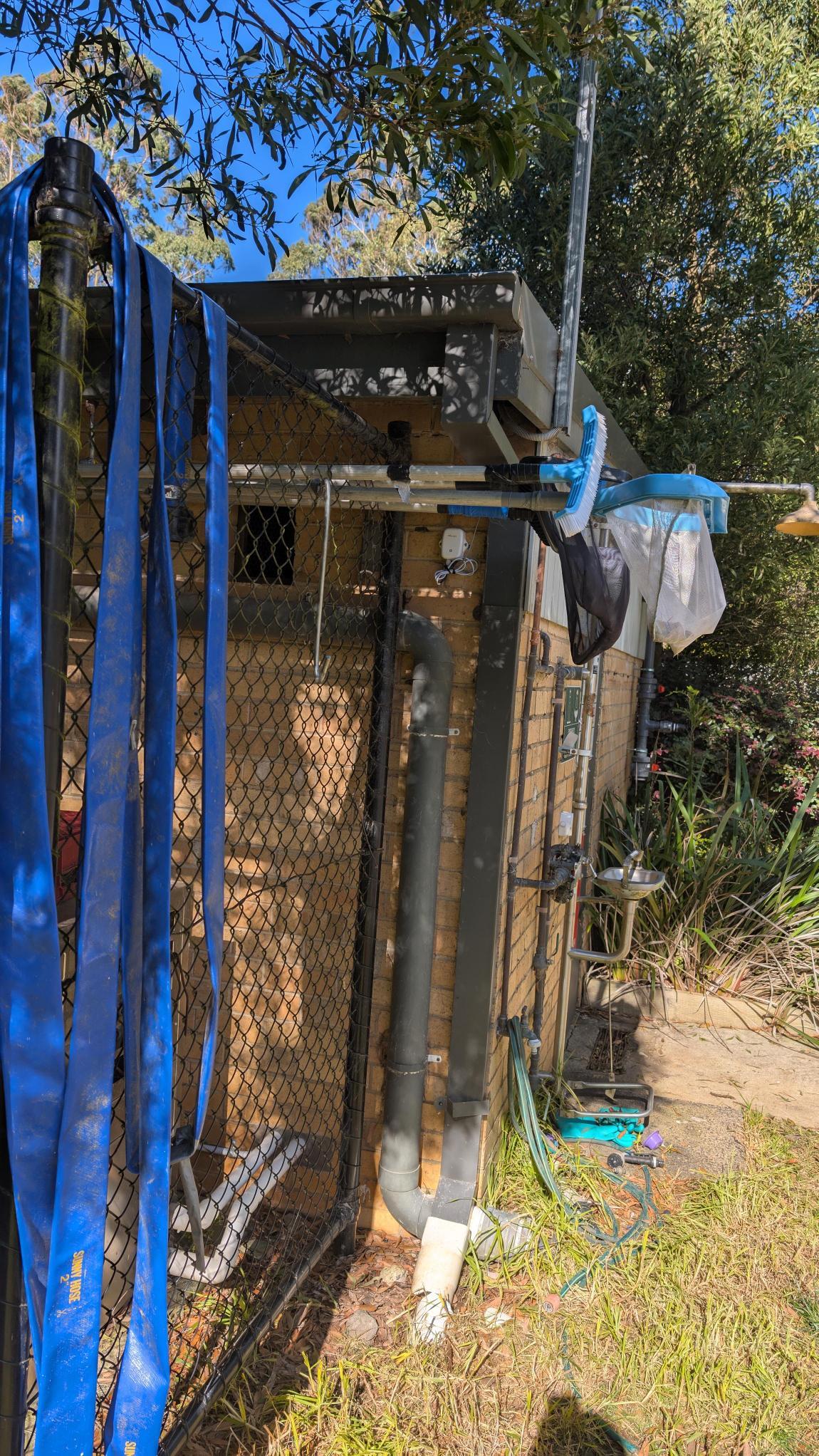 External antenna positioned outside the Olinda pool plant building